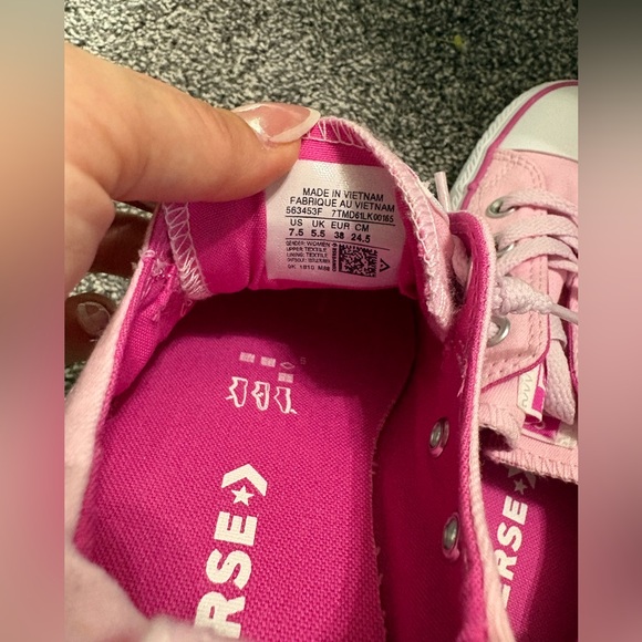 Converse Pink low top Chucks - Picture 4 of 7